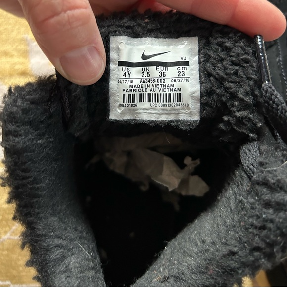 Nike Court Borough Mid Winter ‘GS’ / Youth Size 4 / black w/gum sole/fur lined - Picture 6 of 7